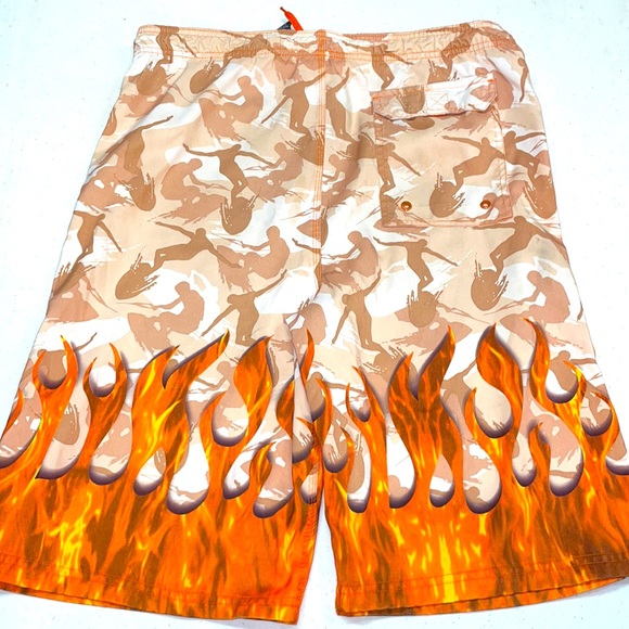 No Boundaries Board Shorts Surfers & Flames - Picture 4 of 8